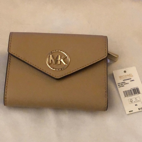 Michael Kors Greenwich Medium Envelope Leather Trifold Wallet Color Camel NWT - Picture 15 of 16